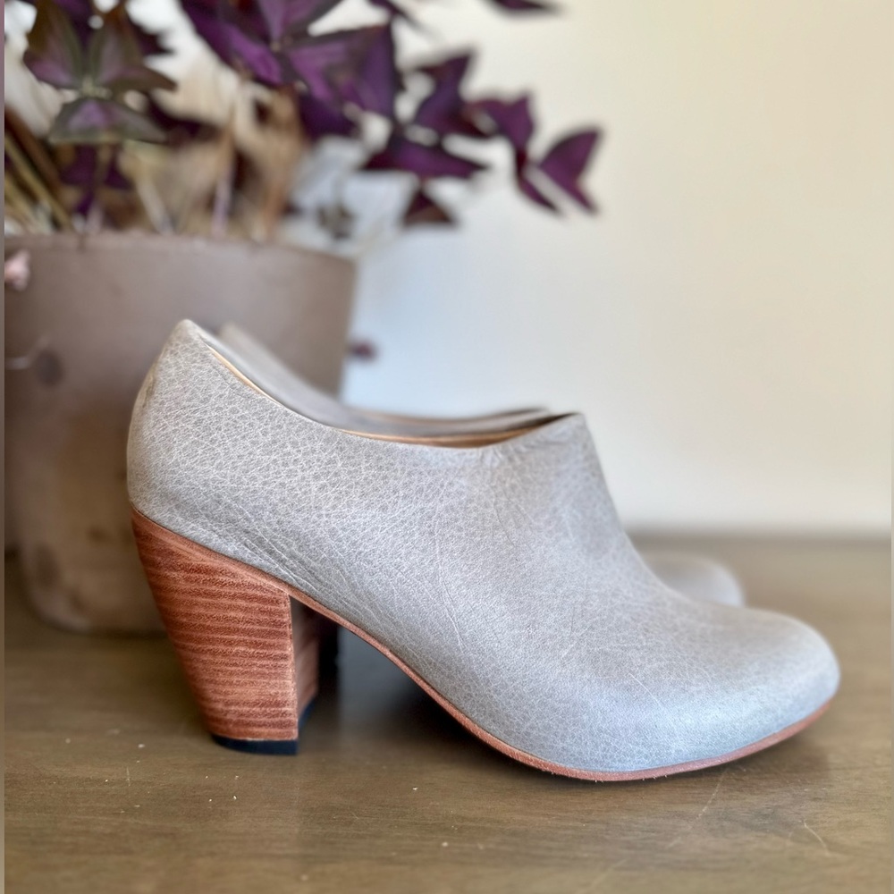 BNWOT Italian leather ankle booties / Dieppa Restrepo Lady Antilop